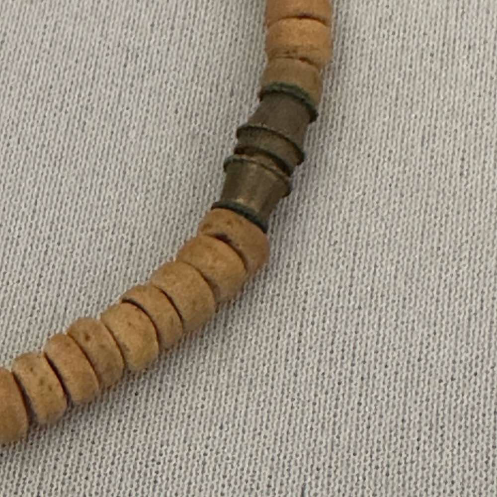 Wooden necklace with jaguar and giraffe - Picture 3 of 3